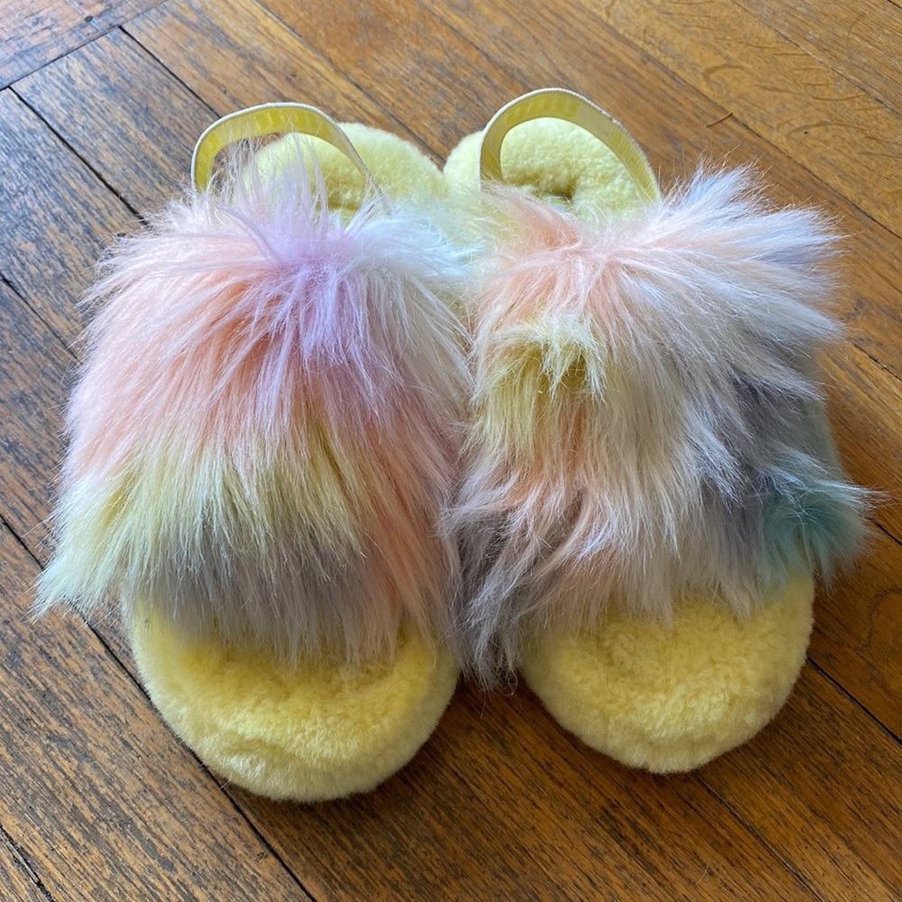 Ugg slides. Big girls size 4